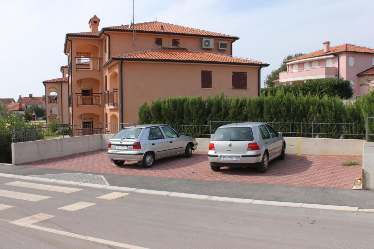 Apartments With A Swimming Pool Novigrad - 7078 外观 照片