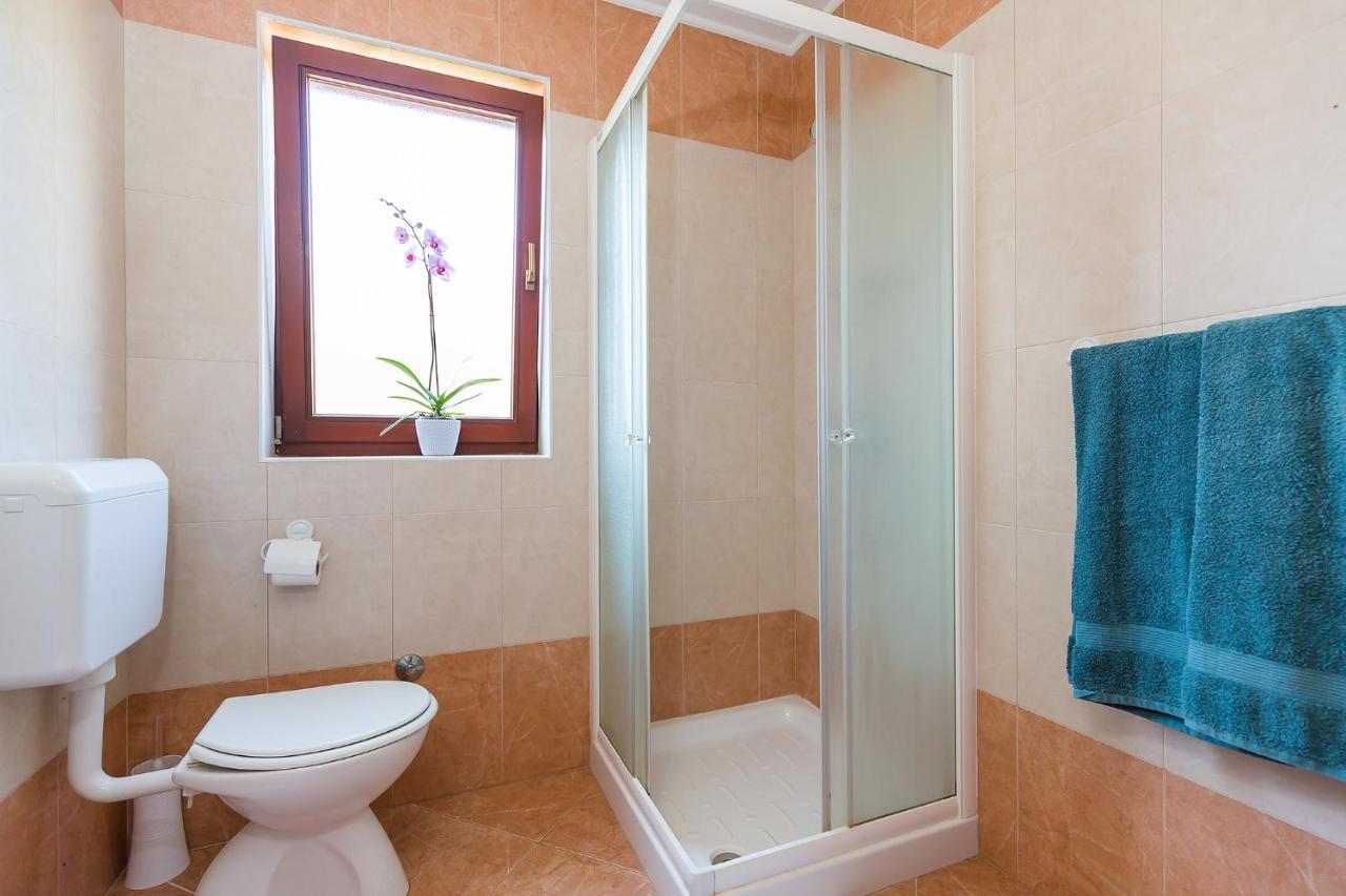 Apartments With A Swimming Pool Novigrad - 7078 外观 照片