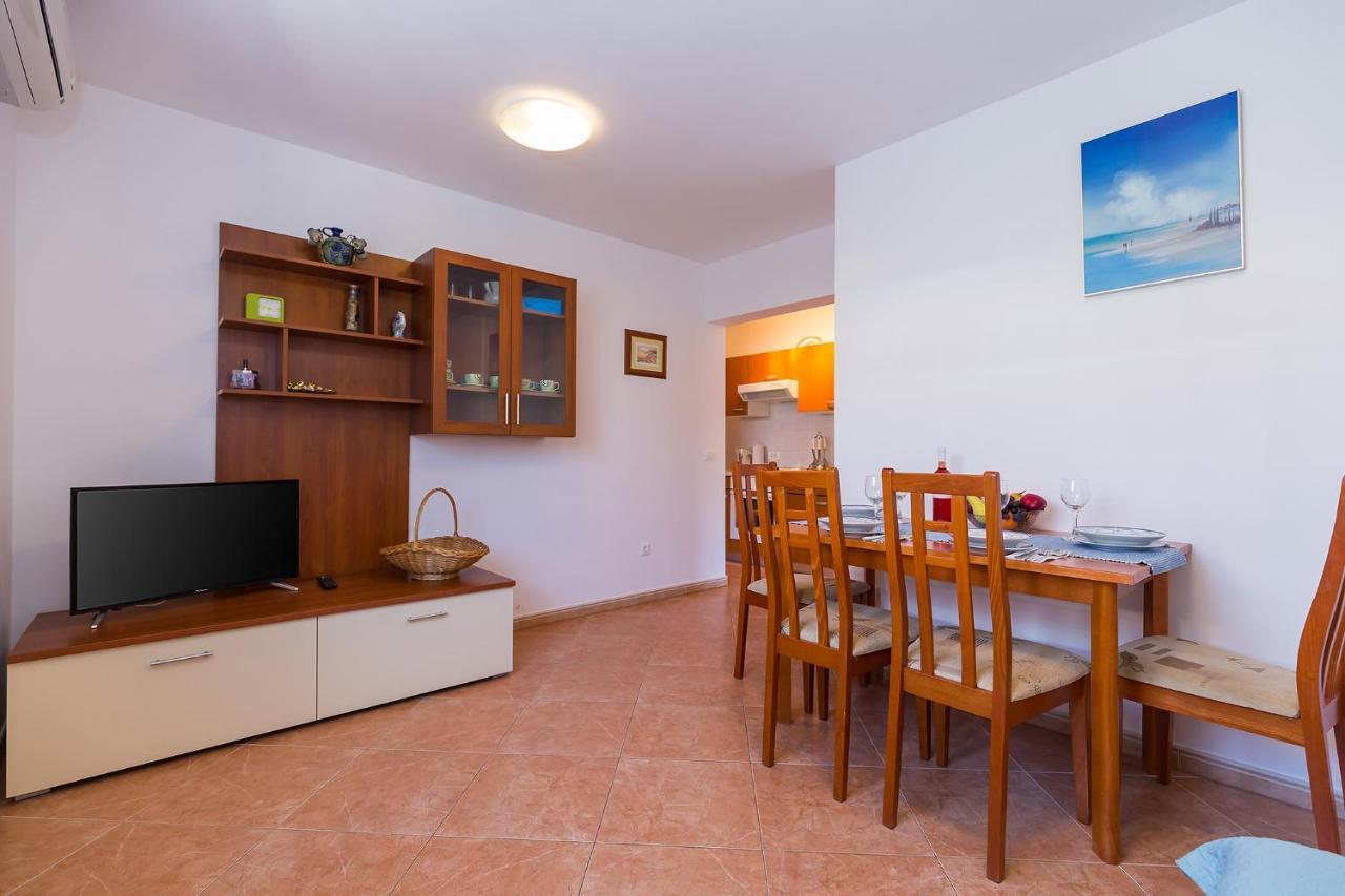 Apartments With A Swimming Pool Novigrad - 7078 外观 照片